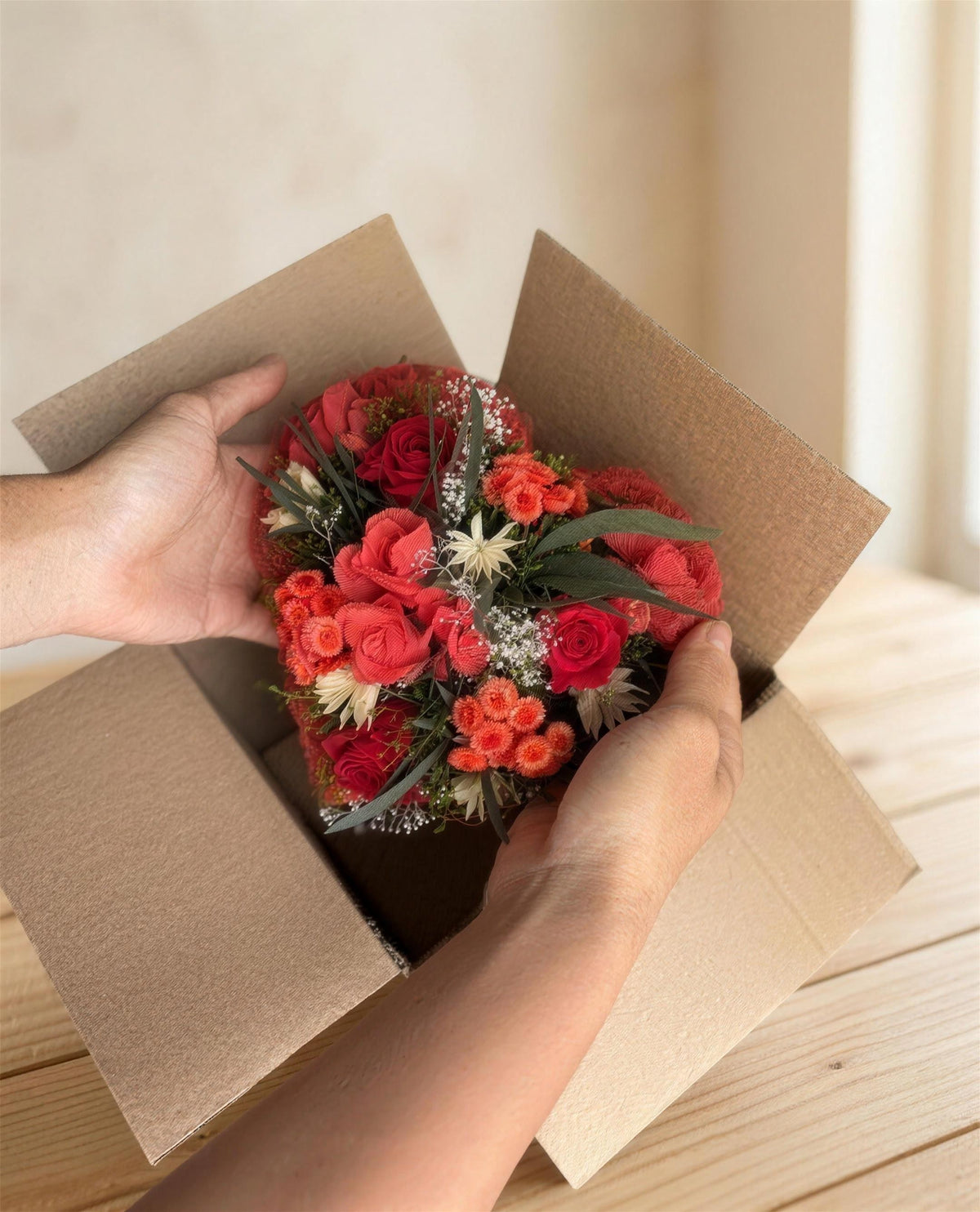 Bouquet di fiori essiccati e stabilizzati confezionato come regalo
